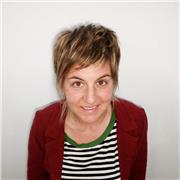 Soy una apasionada de la Lengua y la Literatura y disfruto muchísimo acompañando adultos y niños en su proceso de aprendizaje, por eso me encantaría tener la oportunidad de compartir este camino contigo